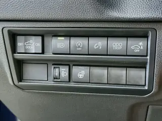 Toyota Tundra 2024 4x4 SR5 4 puertas CrewMax Cab Pickup SB