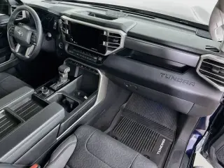 Toyota Tundra 2024 4x4 SR5 4 puertas CrewMax Cab Pickup SB