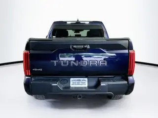 Toyota Tundra 2024 4x4 SR5 4 puertas CrewMax Cab Pickup SB