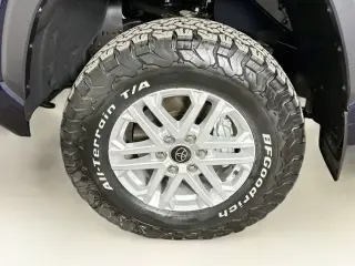 Toyota Tundra 2024 4x4 SR5 4 puertas CrewMax Cab Pickup SB