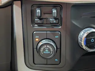 Ford F-150 2023 4x4 XLT 4 puertas SuperCrew 5.5 pies. SB
