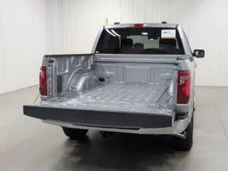 Ford F-150 2025 4x4 XLT 4 puertas SuperCrew 5.5 pies. SB