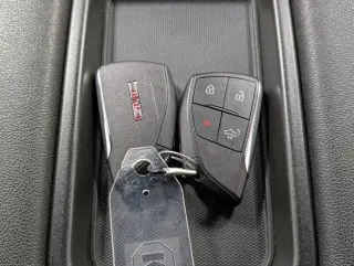 GMC Sierra 2500HD 2024 4x4 Pro 4 puertas Cabina de tripulación SB