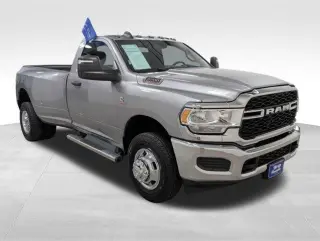Ram 3500 2024 4x4 Tradesman 2 puertas Cabina Regular 8 pies LB DRW Pickup