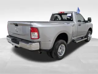 Ram 3500 2024 4x4 Tradesman 2 puertas Cabina Regular 8 pies LB DRW Pickup