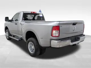 Ram 3500 2024 4x4 Tradesman 2 puertas Cabina Regular 8 pies LB DRW Pickup