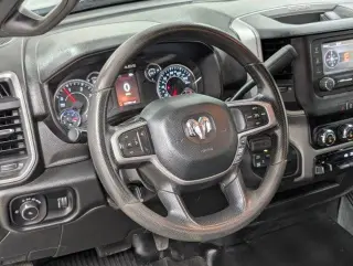 Ram 3500 2024 4x4 Tradesman 2 puertas Cabina Regular 8 pies LB DRW Pickup