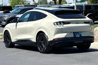 Ford Mustang Mach-E 2025 AWD GT 4 puertas SUV