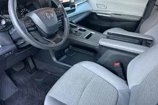Toyota Sienna 2025 AWD LE 8 Pasajeros 4 Puertas Minivan