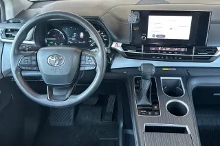 Toyota Sienna 2025 AWD LE 8 Pasajeros 4 Puertas Minivan