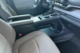 Toyota Sienna 2025 AWD LE 8 Pasajeros 4 Puertas Minivan