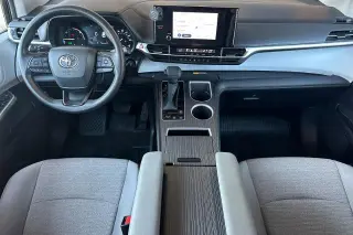 Toyota Sienna 2025 AWD LE 8 Pasajeros 4 Puertas Minivan