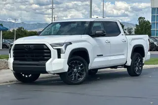Toyota Tundra 2023 4x4 SR5 4 puertas CrewMax Cab Pickup SB