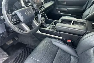 Toyota Tundra 2023 4x4 SR5 4 puertas CrewMax Cab Pickup SB