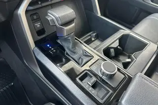 Toyota Tundra 2023 4x4 SR5 4 puertas CrewMax Cab Pickup SB