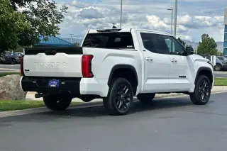 Toyota Tundra 2023 4x4 SR5 4 puertas CrewMax Cab Pickup SB