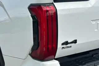 Toyota Tundra 2023 4x4 SR5 4 puertas CrewMax Cab Pickup SB