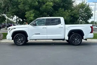 Toyota Tundra 2023 4x4 SR5 4 puertas CrewMax Cab Pickup SB