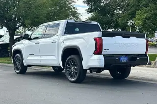 Toyota Tundra 2023 4x4 SR5 4 puertas CrewMax Cab Pickup SB