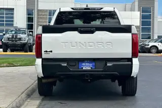 Toyota Tundra 2023 4x4 SR5 4 puertas CrewMax Cab Pickup SB