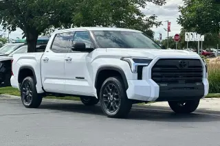 Toyota Tundra 2023 4x4 SR5 4 puertas CrewMax Cab Pickup SB