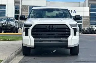 Toyota Tundra 2023 4x4 SR5 4 puertas CrewMax Cab Pickup SB