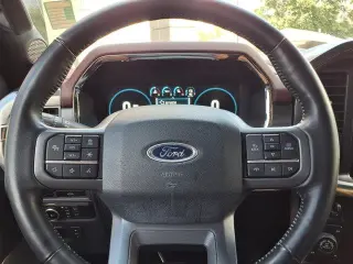 Ford F-150 2023 4x4 Lariat 4 puertas SuperCrew 6.5 pies. SB