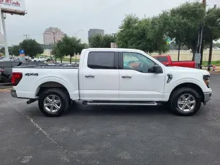 Ford F-150 2025 4x4 XLT 4 puertas SuperCrew 6.5 pies. SB