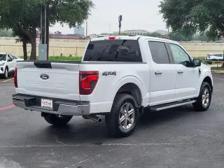 Ford F-150 2025 4x4 XLT 4 puertas SuperCrew 6.5 pies. SB