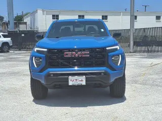 GMC Canyon 2025 4x2 Elevation Cabina Crew de 4 puertas 5 pies. SB