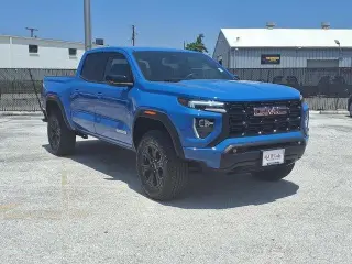 GMC Canyon 2025 4x2 Elevation Cabina Crew de 4 puertas 5 pies. SB