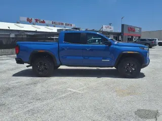 GMC Canyon 2025 4x2 Elevation Cabina Crew de 4 puertas 5 pies. SB