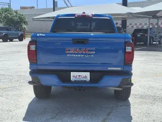 GMC Canyon 2025 4x2 Elevation Cabina Crew de 4 puertas 5 pies. SB