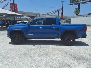 GMC Canyon 2025 4x2 Elevation Cabina Crew de 4 puertas 5 pies. SB