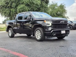 Chevrolet Silverado 1500 2024 4x4 RST 4 puertas Cabina Crew 6.6 pies. SB