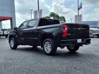 Chevrolet Silverado 1500 2024 4x4 RST 4 puertas Cabina Crew 6.6 pies. SB