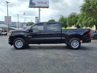 Chevrolet Silverado 1500 2024 4x4 RST 4 puertas Cabina Crew 6.6 pies. SB
