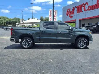 Chevrolet Silverado 1500 2025 4x2 LT 4 puertas Cabina Crew 5.8 pies. SB