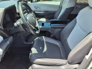 Toyota Sienna 2023 XSE 7 pasajeros 4 puertas Minivan