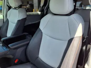 Toyota Sienna 2023 XSE 7 pasajeros 4 puertas Minivan