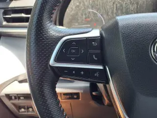 Toyota Sienna 2023 XSE 7 pasajeros 4 puertas Minivan