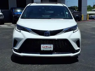Toyota Sienna 2023 XSE 7 pasajeros 4 puertas Minivan