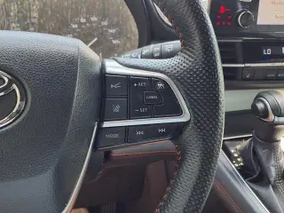 Toyota Sienna 2023 XSE 7 pasajeros 4 puertas Minivan