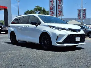 Toyota Sienna 2023 XSE 7 pasajeros 4 puertas Minivan