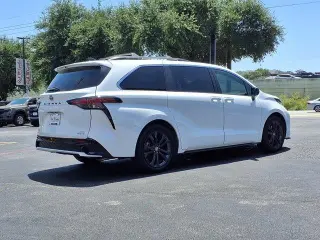 Toyota Sienna 2023 XSE 7 pasajeros 4 puertas Minivan
