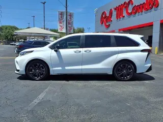 Toyota Sienna 2023 XSE 7 pasajeros 4 puertas Minivan