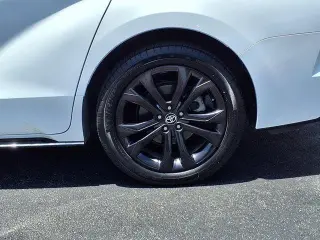 Toyota Sienna 2023 XSE 7 pasajeros 4 puertas Minivan