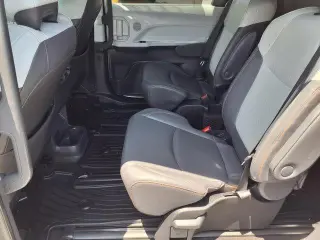 Toyota Sienna 2023 XSE 7 pasajeros 4 puertas Minivan