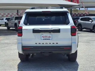 Toyota 4Runner 2025 4x4 SR5 4 puertas SUV