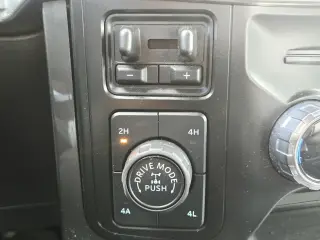 Ford F-150 2023 4x4 Lariat 4 puertas SuperCrew 5.5 pies. SB